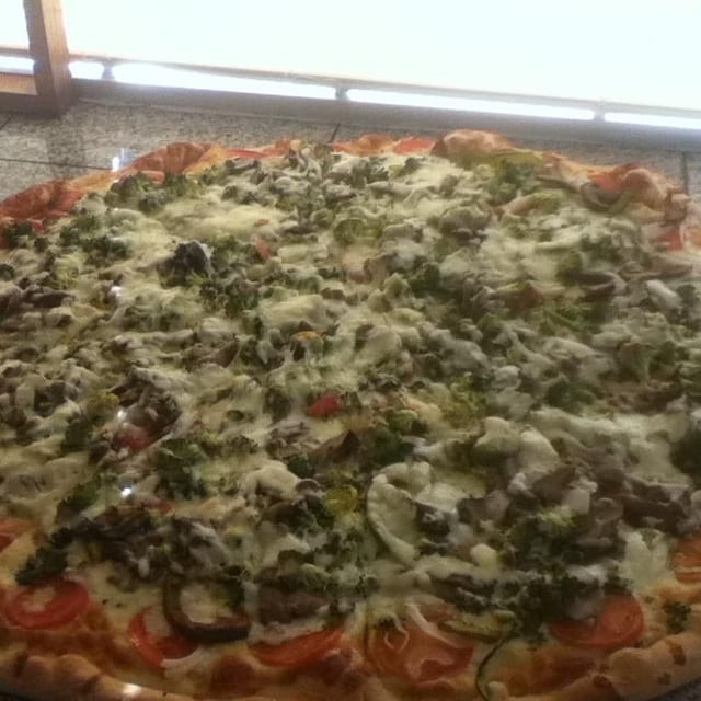 Primavera Pizza (Vegetarian).